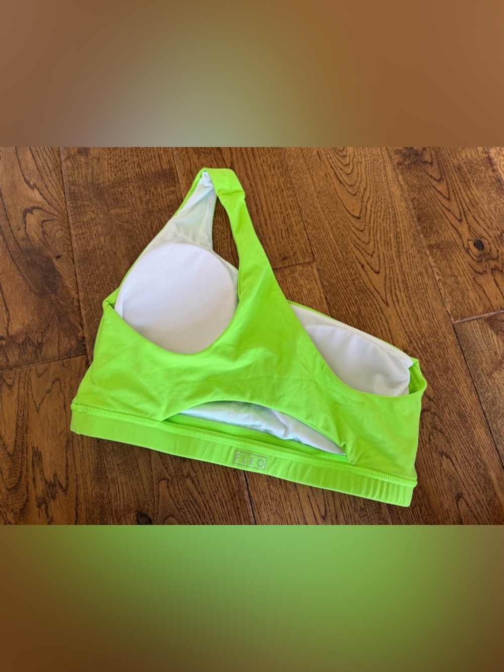 FLEO one shoulder sports bra M perfect condition smoke pet free - Picture 3 of 4